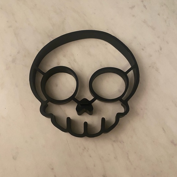 Fred Silicone Skull Egg Mold - Picture 2 of 3
